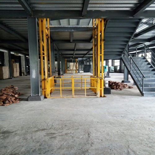 工業(yè)垂直運(yùn)輸設(shè)備解析 導(dǎo)軌鏈條式貨梯、液壓電梯與附著式升降腳手架